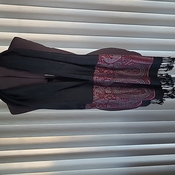 BEAUTIFUL INDIA TOWN SCARF - Picture 1 of 5